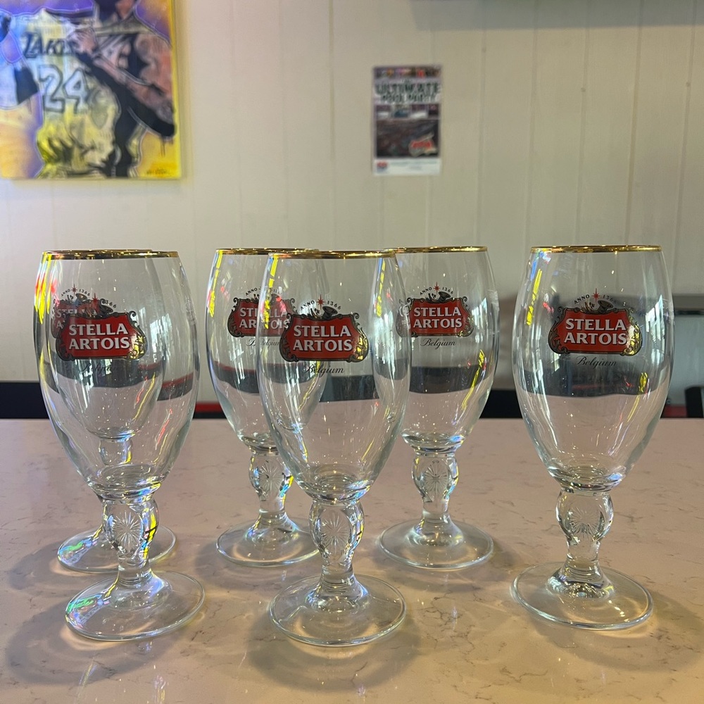 6 Stella Artois beer glasses - in great condition